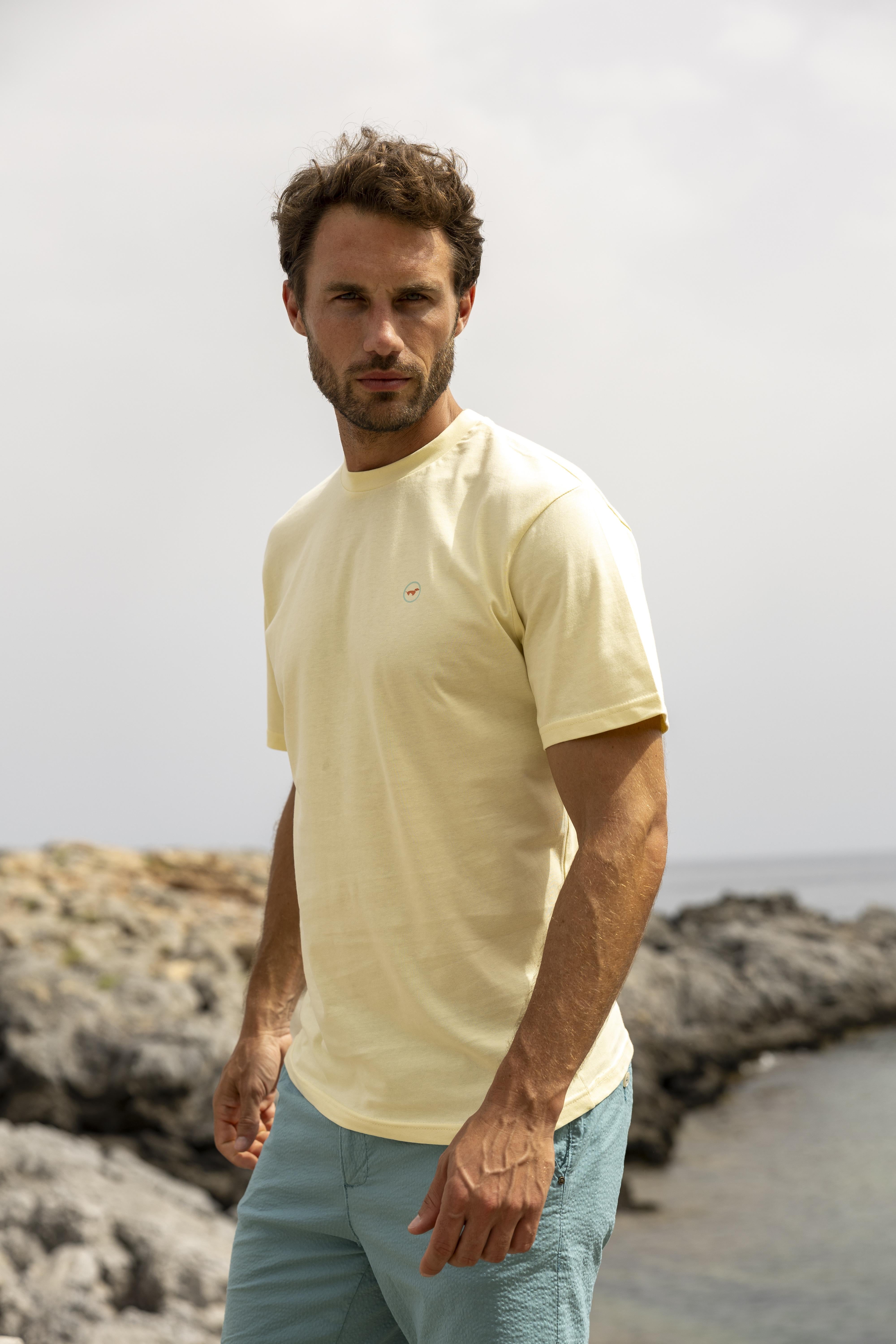 Gilbert Teckel, Yellow T-Shirt With Back Design