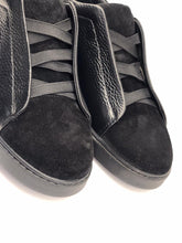 Load image into Gallery viewer, Pedro, The Black Cross Flexible Shoes
